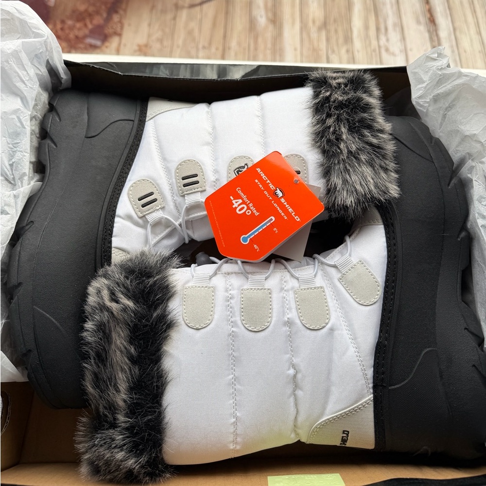 Arctic Shield Winter Women's Boots with Faux Fur Trim